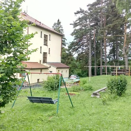 三奥克斯卢穆尼卡公寓 *